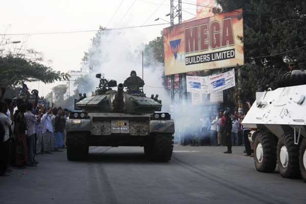 After the military was initially kept back, tanks were deployed. More than 10 tanks and one APC (armed personnel carrier) took position in front of Abahani sports ground, while soldiers took position inside the field. 26th February 2009. Amdadul Huq/DrikNews